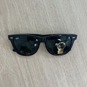 Ray-Ban Wayfarer Sunglasses NWT